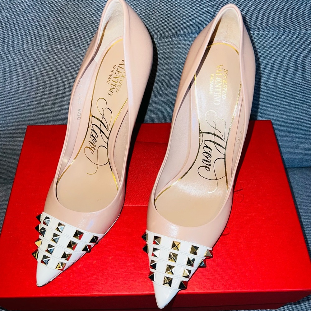 Sold-Valentino Rockstud Leather Pump 90mm (NWT)!